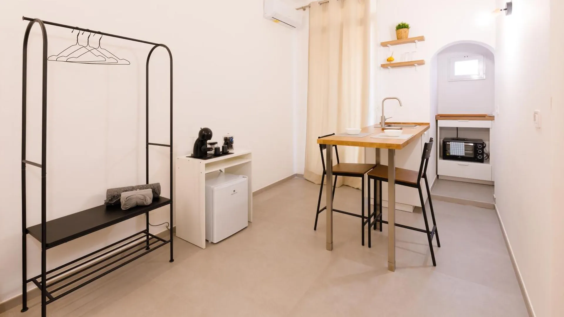 Connie'S Tourist Rental Bari 0*,  Italie